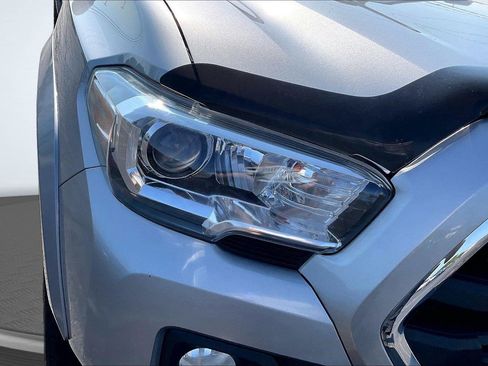 Used 2017 Toyota Tacoma SR5 w/ Tow Package AWD/4WD image 27