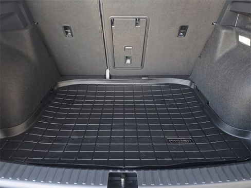 Used 2025 Volkswagen Taos SE image 22