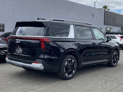 New 2026 Kia Carnival EX FWD image 3