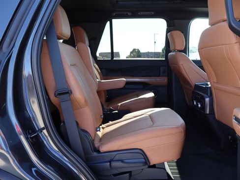 Used 2024 Ford Expedition Platinum image 14