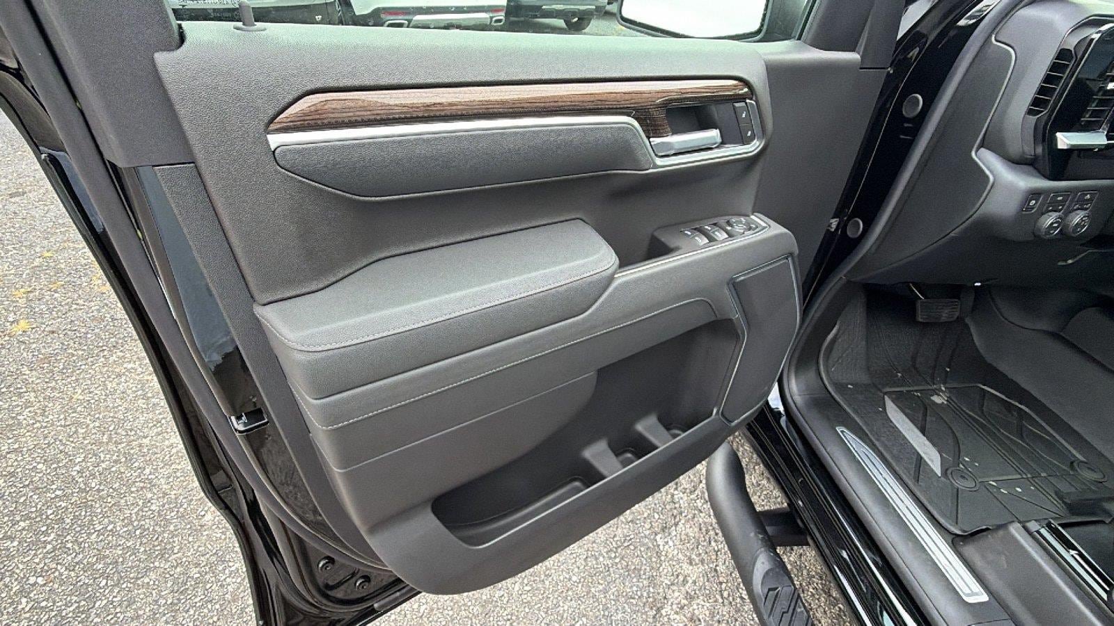 New 2026 Chevrolet Silverado 1500 RST w/ RST Select Package AWD/4WD image 14