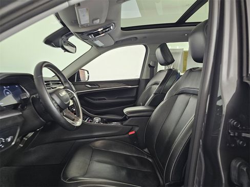 Used 2022 Jeep Grand Cherokee Limited image 24