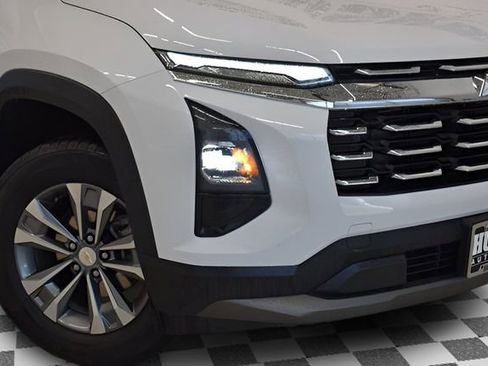Used 2025 Chevrolet Equinox LT AWD/4WD image 30