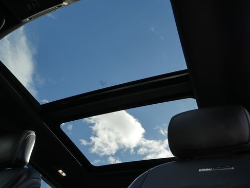 Used 2019 Ford F150 Platinum w/ Equipment Group 701A Luxury image 5