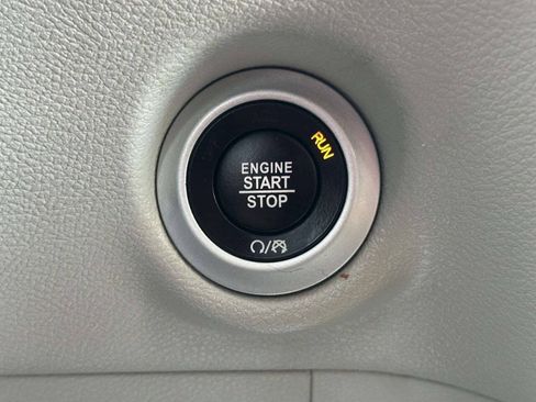 Used 2022 Chrysler Voyager LX FWD image 39