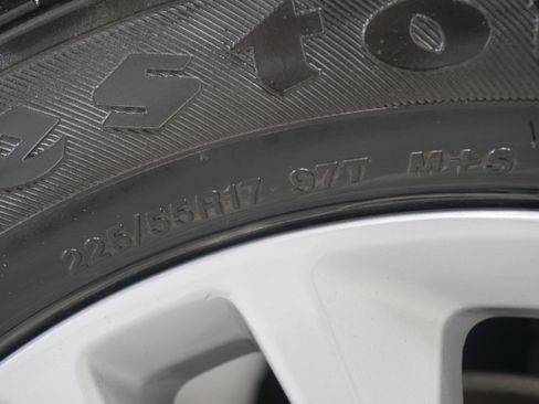 Used 2017 Chevrolet Malibu LT image 17