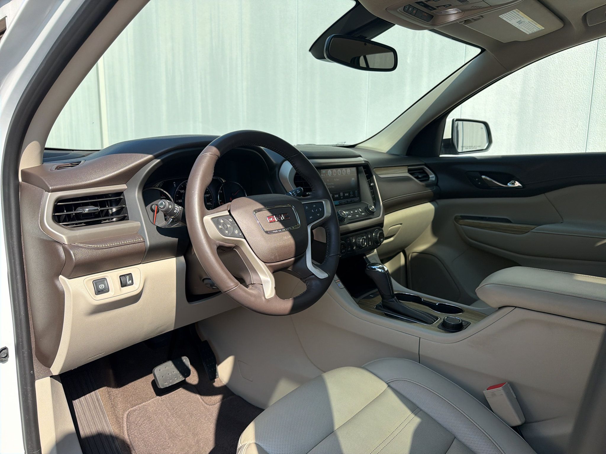 Used 2019 GMC Acadia Denali w/ Technology Package FWD image 10