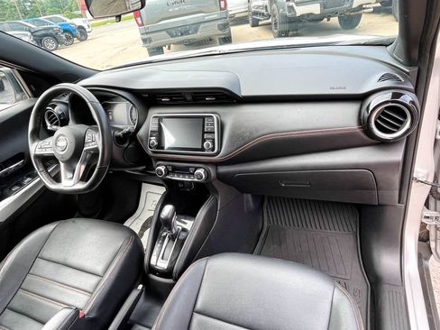 Used 2020 Nissan Kicks SR w/ SR Premium Package FWD image 9