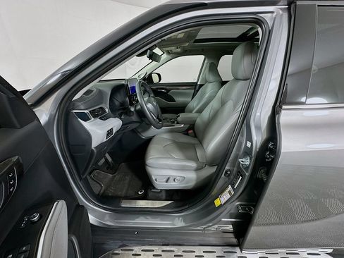 Certified 2025 Toyota Highlander Platinum AWD/4WD image 21