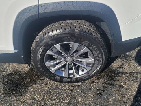 New 2026 Chevrolet Equinox LT w/ Convenience Package II FWD image 8