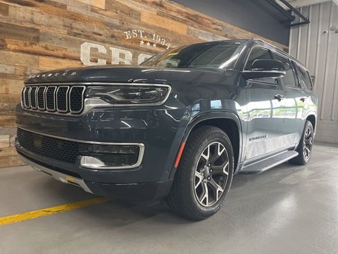 Used 2024 Jeep Wagoneer Series III AWD/4WD image 2