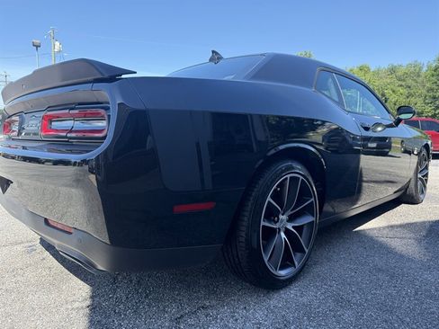 Used 2015 Dodge Challenger R/T Scat Pack RWD image 9