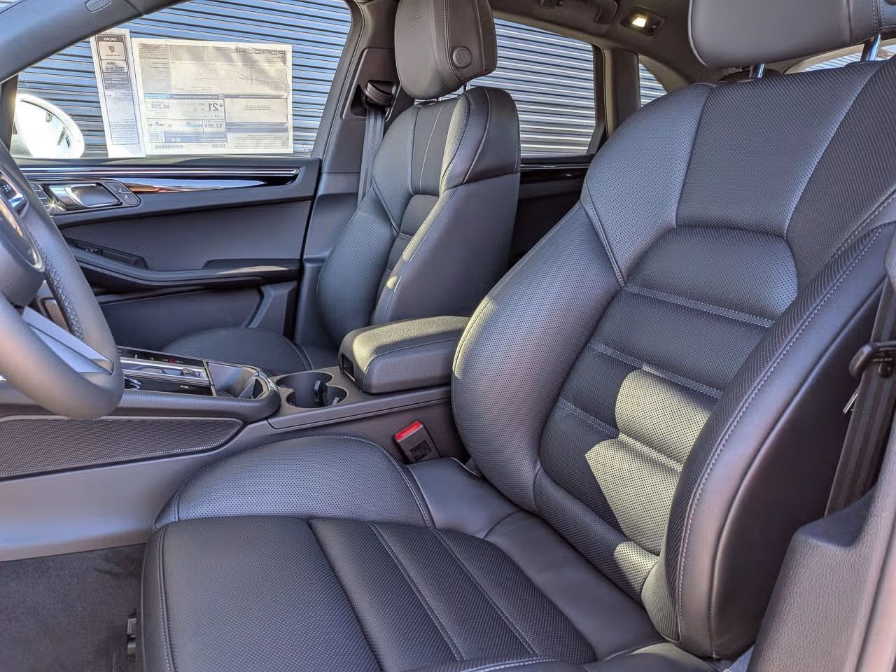 Certified 2026 Porsche Macan AWD/4WD image 5