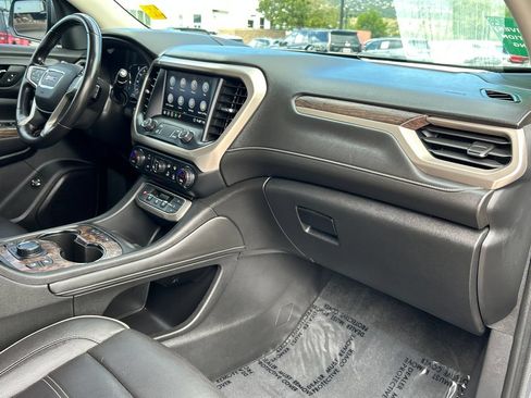 Used 2020 GMC Acadia Denali w/ Technology Package AWD/4WD image 9