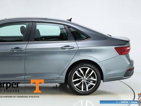 Used 2025 Volkswagen Jetta SE w/ Sunroof Package FWD image 4