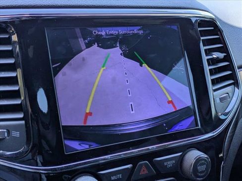 Used 2019 Jeep Grand Cherokee Altitude RWD image 14