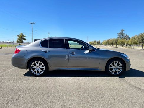 Used 2011 INFINITI G37 G37x Sport Sedan 4D w/ Premium Pkg image 4