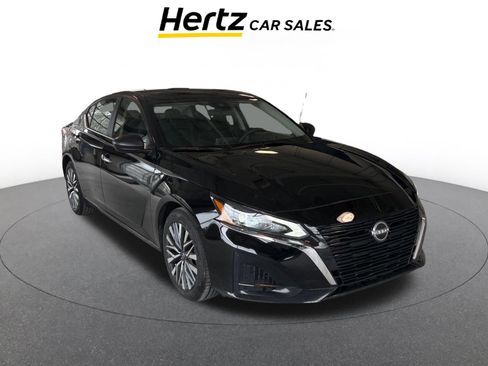 Used 2025 Nissan Altima 2.5 SV image 1