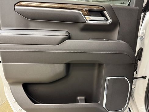 New 2026 GMC Sierra 1500 SLE image 16