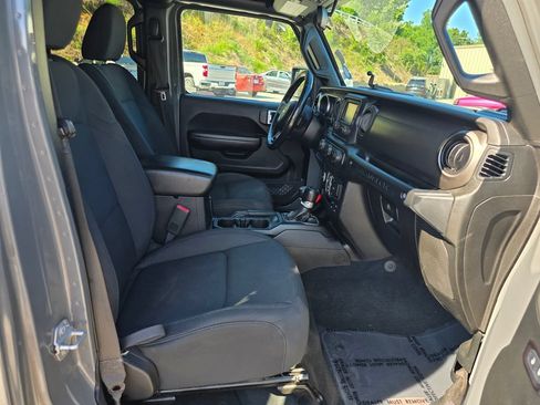 Used 2018 Jeep Wrangler Unlimited Sport S AWD/4WD image 27