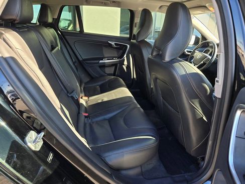 Used 2017 Volvo V60 T5 Cross Country w/ Convenience Package image 11