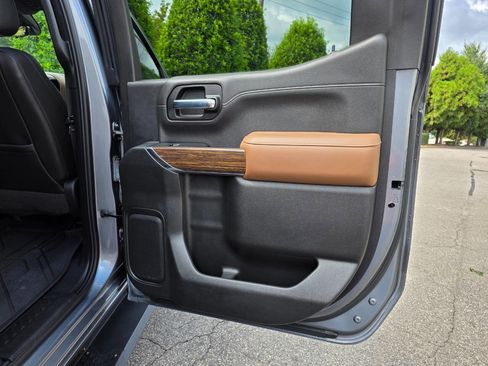 Used 2019 Chevrolet Silverado 1500 High Country w/ Technology Package image 45