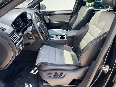Used 2017 Volkswagen Touareg Wolfsburg Edition AWD/4WD image 14
