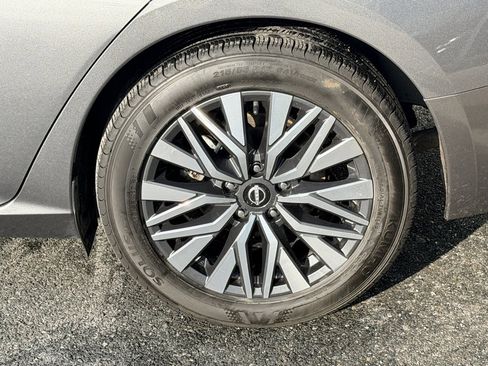 Used 2024 Nissan Altima 2.5 SV image 27