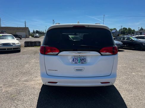 Used 2020 Chrysler Voyager Lxi FWD image 4
