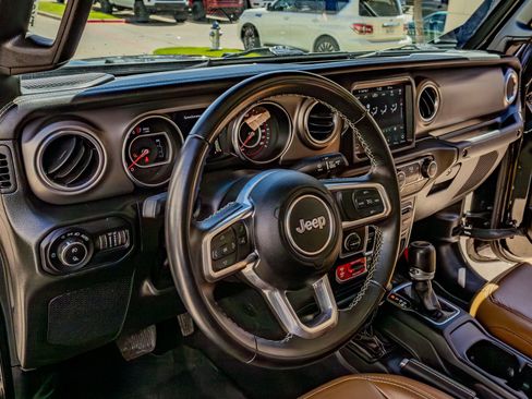 Used 2022 Jeep Gladiator Rubicon w/ Trailer Tow Package image 16