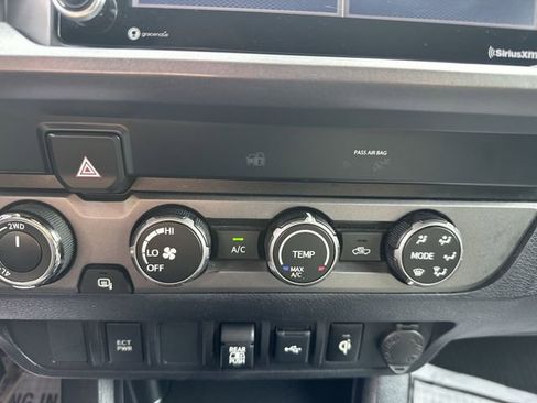 Used 2020 Toyota Tacoma TRD Off-Road AWD/4WD image 18
