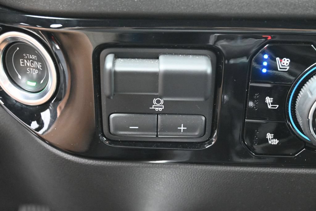 Used 2024 Chevrolet Silverado 1500 High Country w/ High Country Premium Package AWD/4WD image 23