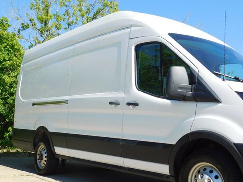 Used 2024 Ford Transit 250 148 High Roof Extended AWD w/ Load Area Protection Package image 9
