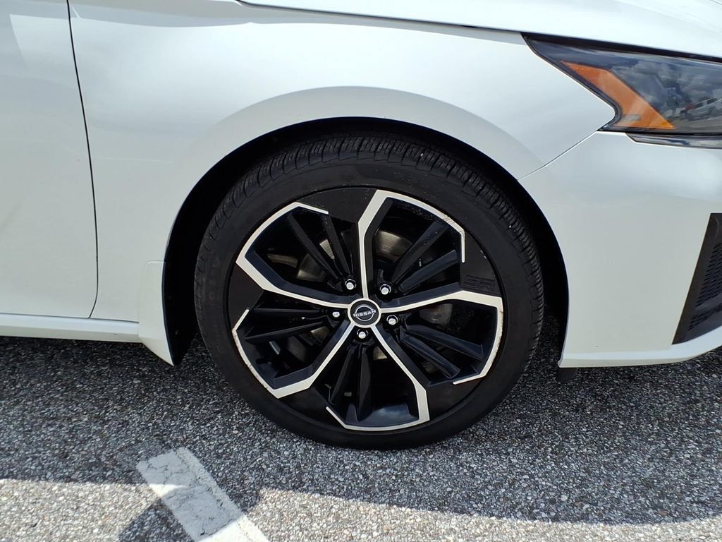 Used 2023 Nissan Altima 2.5 SR AWD/4WD image 9