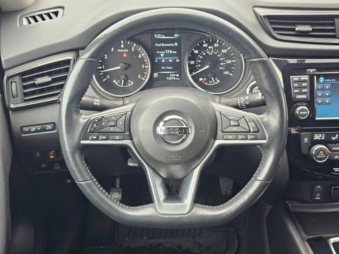 Used 2017 Nissan Rogue SV image 21