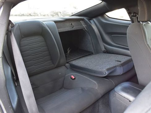 Used 2016 Ford Mustang Coupe RWD image 19