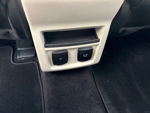 Used 2018 Ford Edge Titanium w/ Technology Package image 32