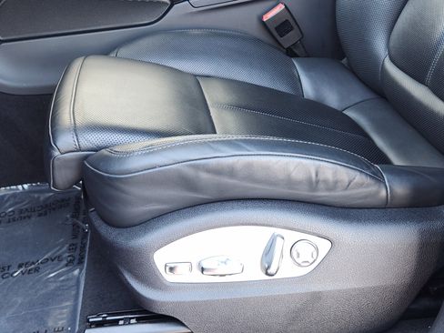 Used 2024 Porsche Macan image 25