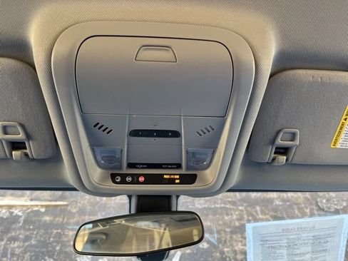 Used 2018 Chevrolet Equinox LT FWD image 22