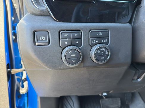Used 2025 Chevrolet Silverado 1500 LT Trail Boss w/ Convenience Package II AWD/4WD image 19