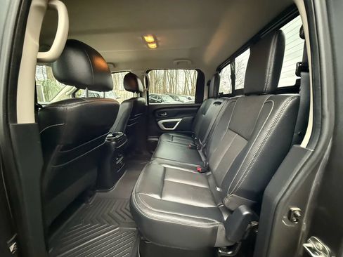 Used 2017 Nissan Titan SL AWD/4WD image 19