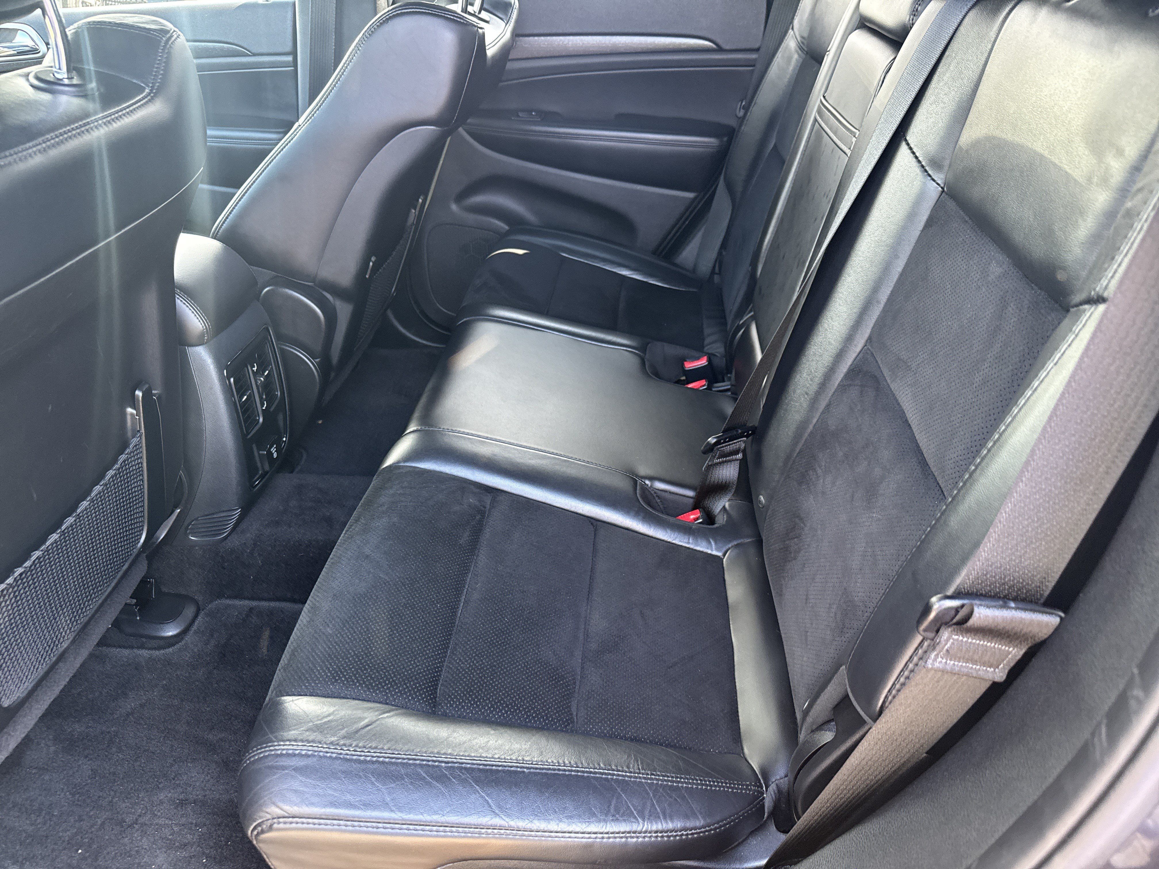 Used 2018 Jeep Grand Cherokee Altitude AWD/4WD image 11