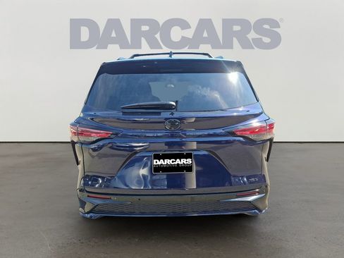 Used 2026 Toyota Sienna XSE image 5