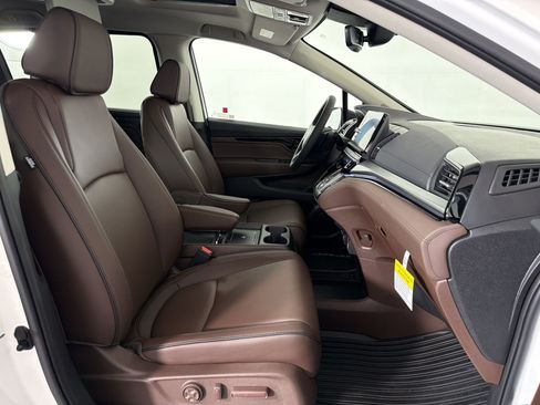 New 2026 Honda Odyssey Touring image 23