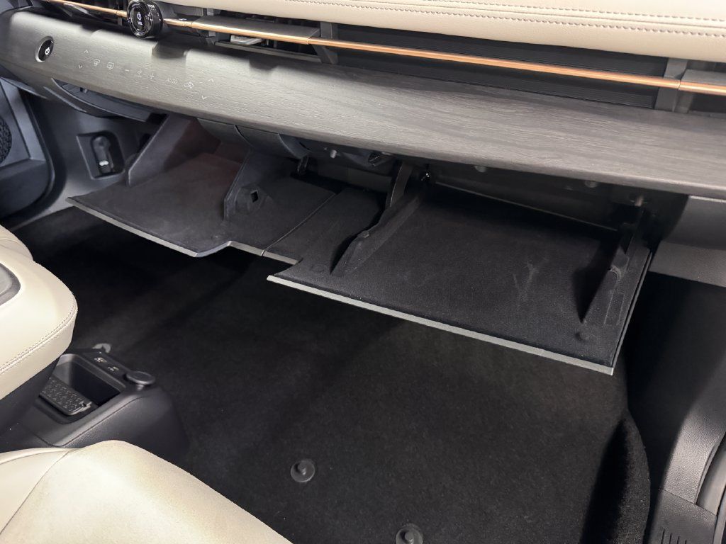 Used 2023 Nissan Ariya FWD image 28