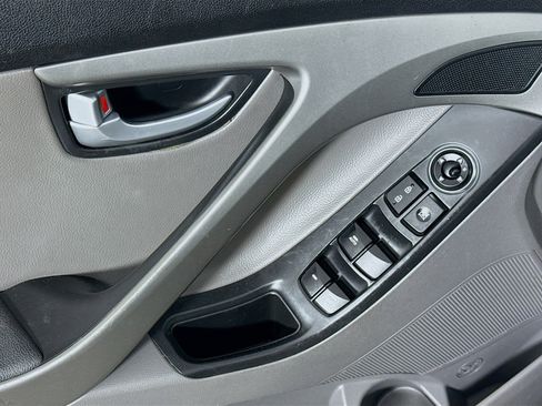 Used 2016 Hyundai Elantra Limited image 24