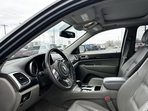 Used 2012 Jeep Grand Cherokee Laredo image 9
