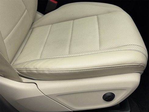 Used 2022 Mercedes-Benz GLE 350 4MATIC w/ AMG Line Exterior image 47