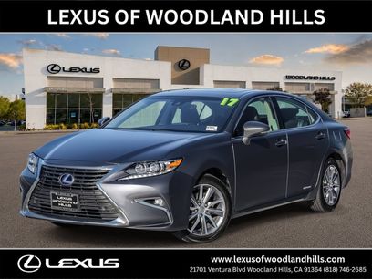 Used 2017 Lexus ES 300h w/ Luxury Package