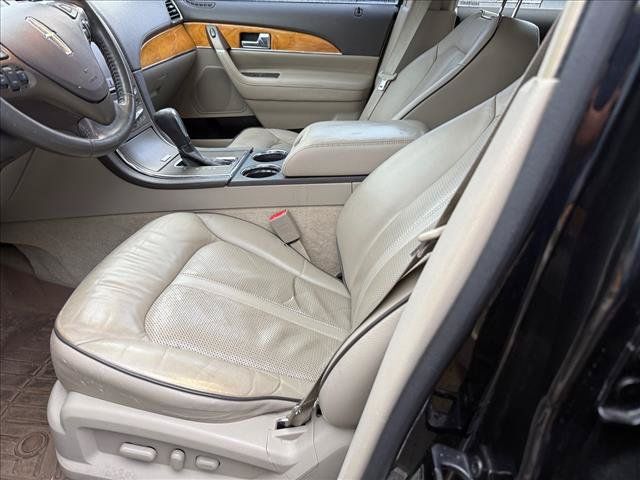 Used 2013 Lincoln MKX FWD image 4